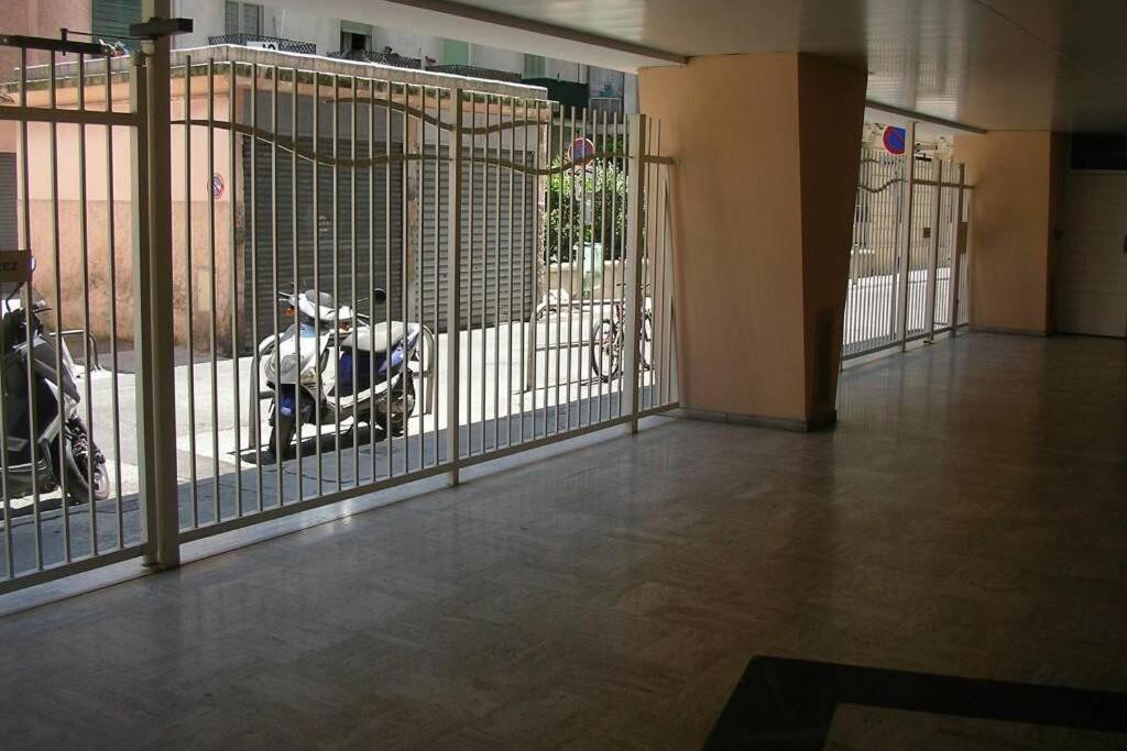 Nice Center - Bright Studio Balcony Wifi & Aircon Apartment Ngoại thất bức ảnh