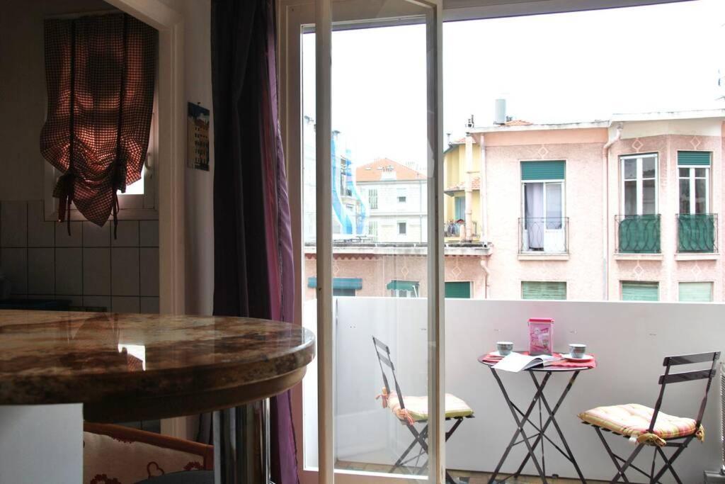 Nice Center - Bright Studio Balcony Wifi & Aircon Apartment Ngoại thất bức ảnh
