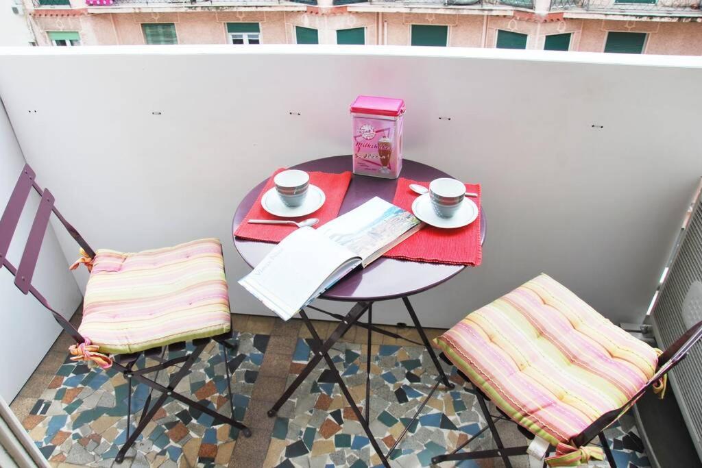 Nice Center - Bright Studio Balcony Wifi & Aircon Apartment Ngoại thất bức ảnh