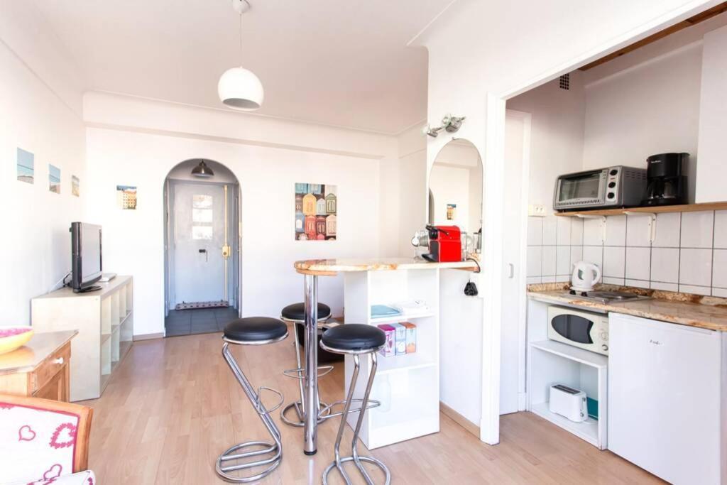 Nice Center - Bright Studio Balcony Wifi & Aircon Apartment Ngoại thất bức ảnh