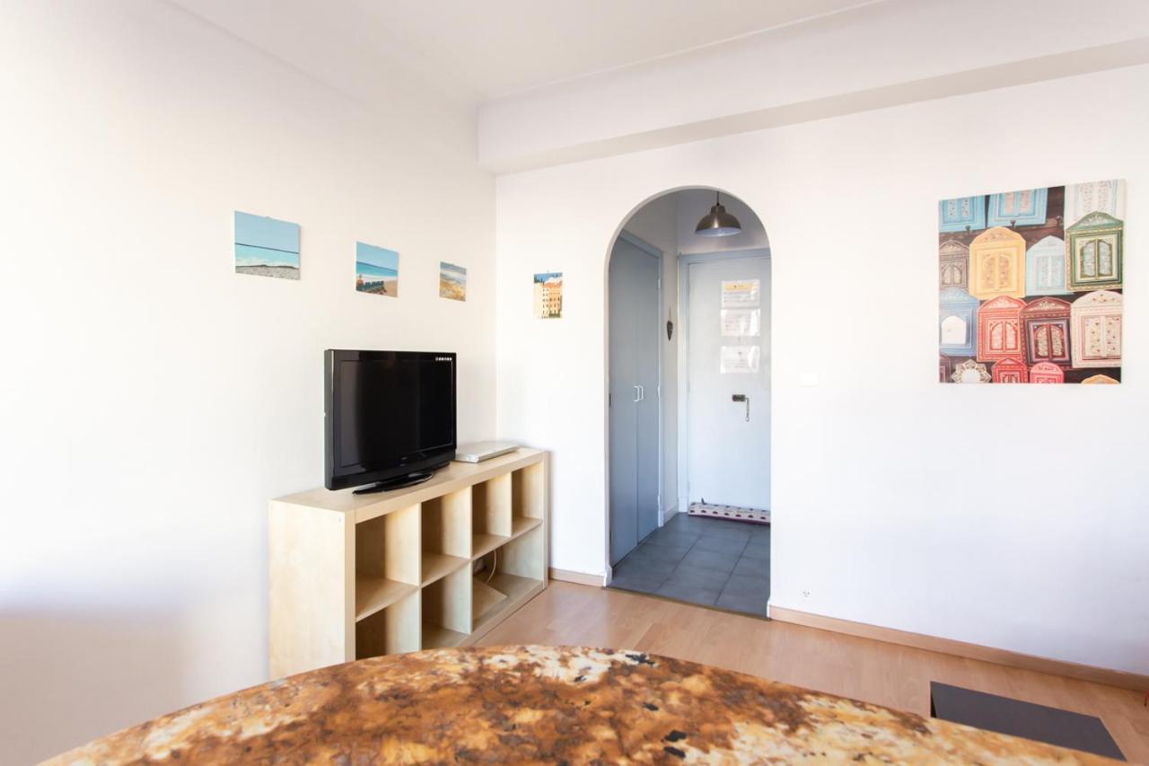 Nice Center - Bright Studio Balcony Wifi & Aircon Apartment Ngoại thất bức ảnh